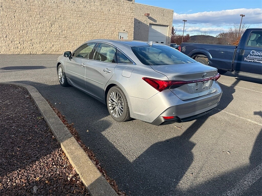 2022 Toyota Avalon Hybrid Limited photo 2