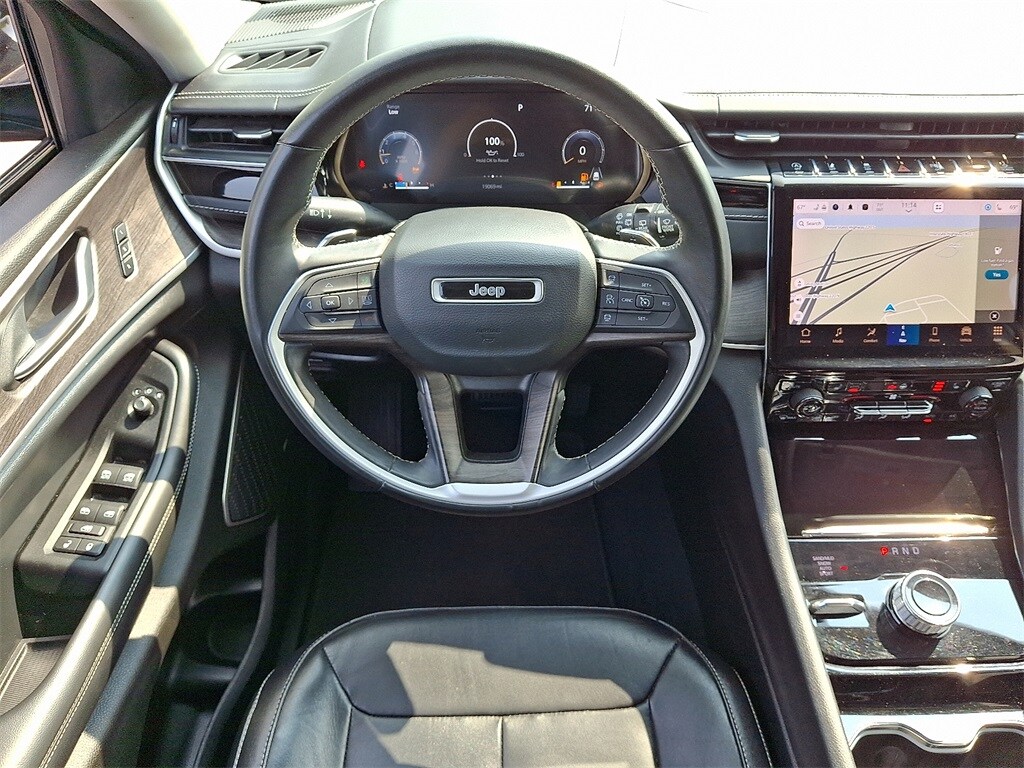 2022 Jeep Grand Cherokee Limited photo 2