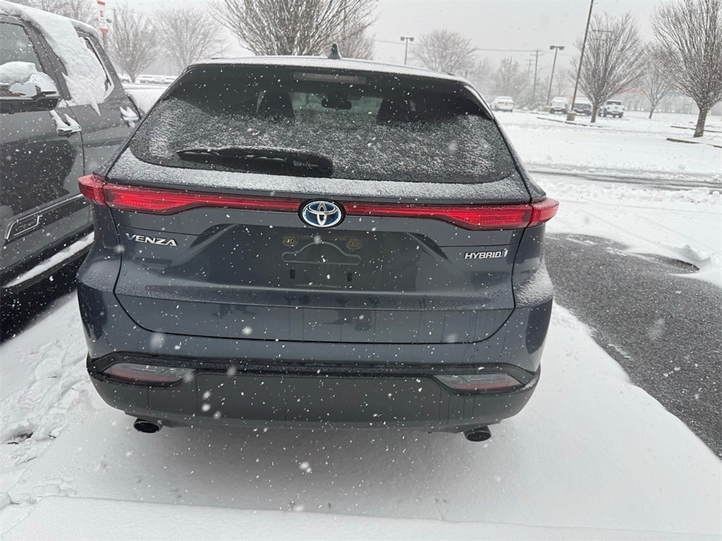 Used 2022 Toyota Venza LE SUV
