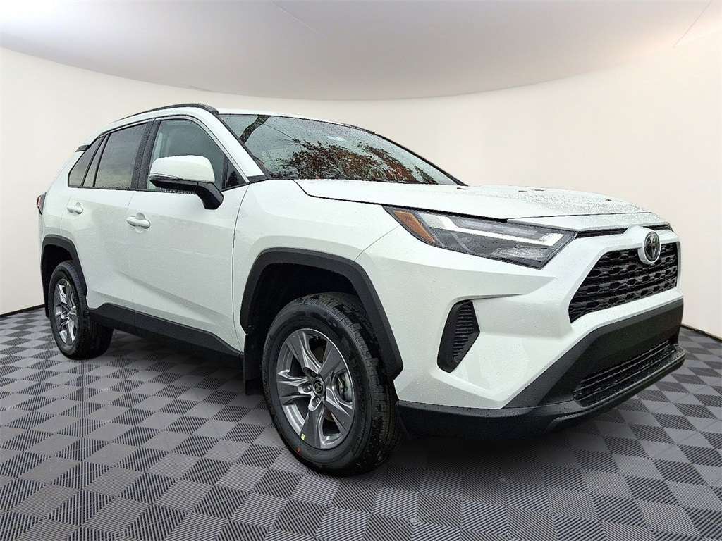 2025 Toyota RAV4 XLE's photo