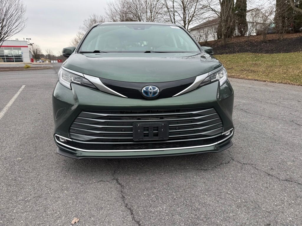 Used 2023 Toyota Sienna Limited Minivan/Van