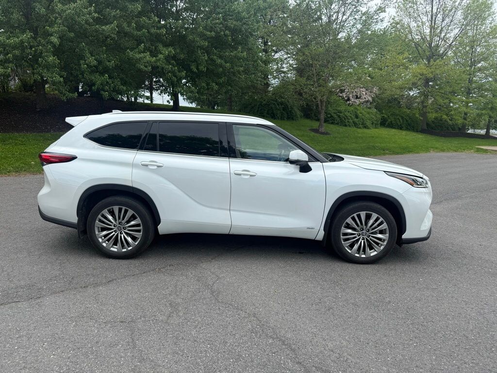 Used 2023 Toyota Highlander Hybrid Platinum SUV