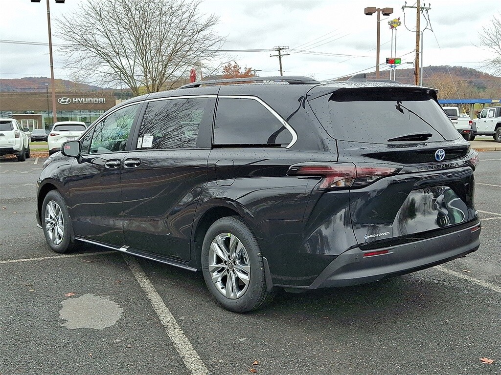 New 2025 Toyota Sienna XLE 7 PASSENGER