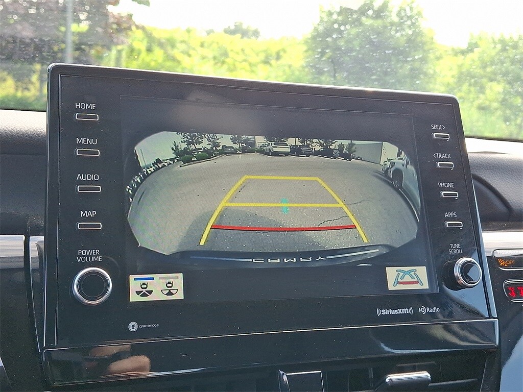 2022 Toyota Camry XLE photo 3