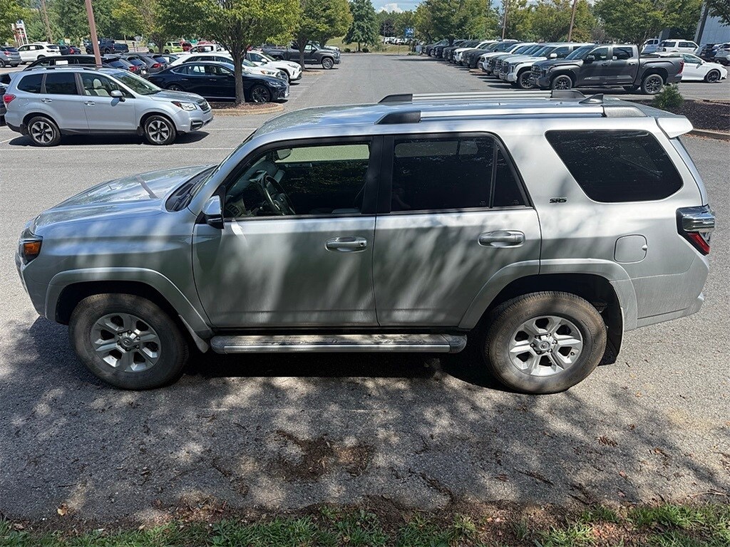 2024 Toyota 4Runner SR5 Premium photo 3