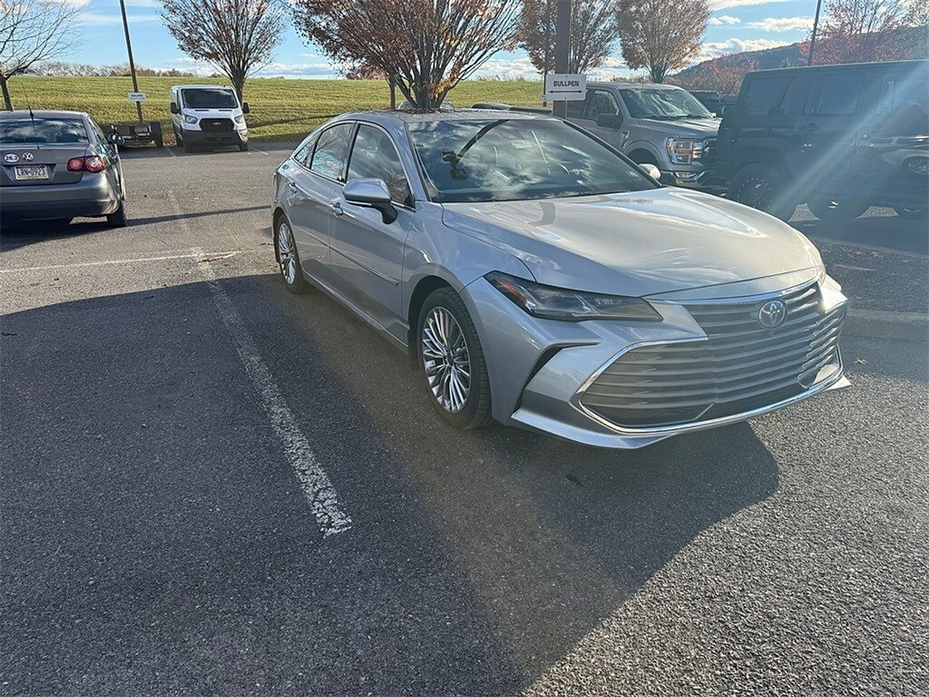 Used 2022 Toyota Avalon Hybrid Limited Sedan