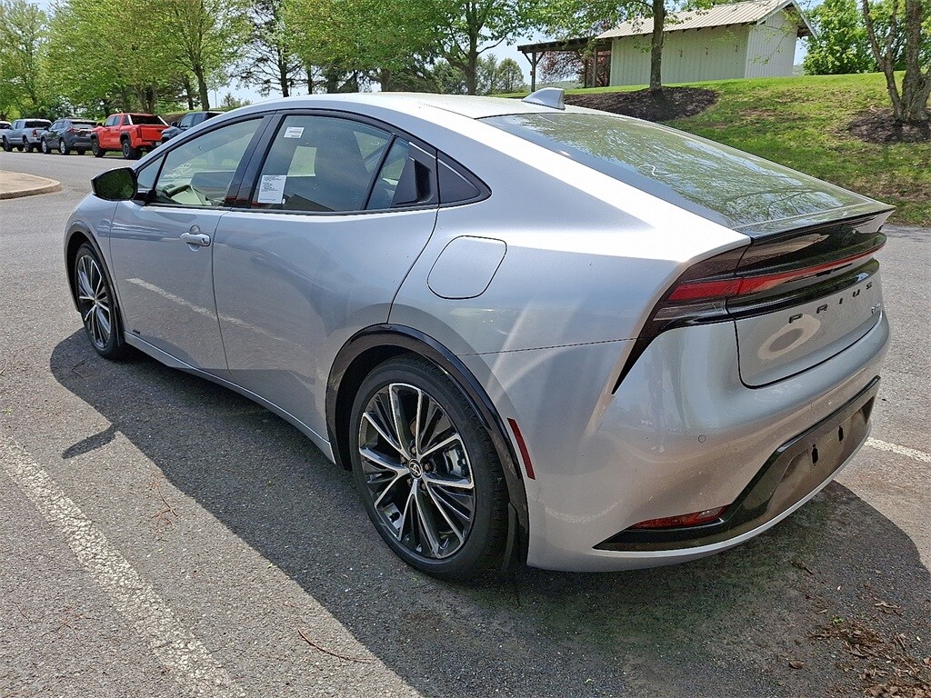 2025 Toyota Prius XLE photo 3
