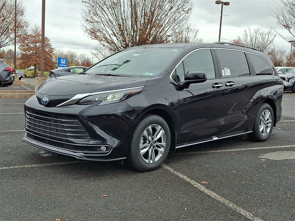 New 2025 Toyota Sienna XLE 7 PASSENGER