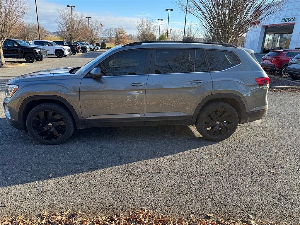 Used 2024 Volkswagen Atlas 2.0T SE w/Technology SUV