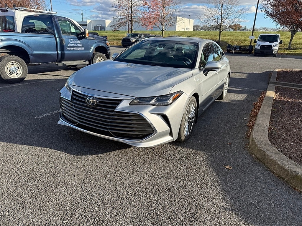 2022 Toyota Avalon Limited's photo