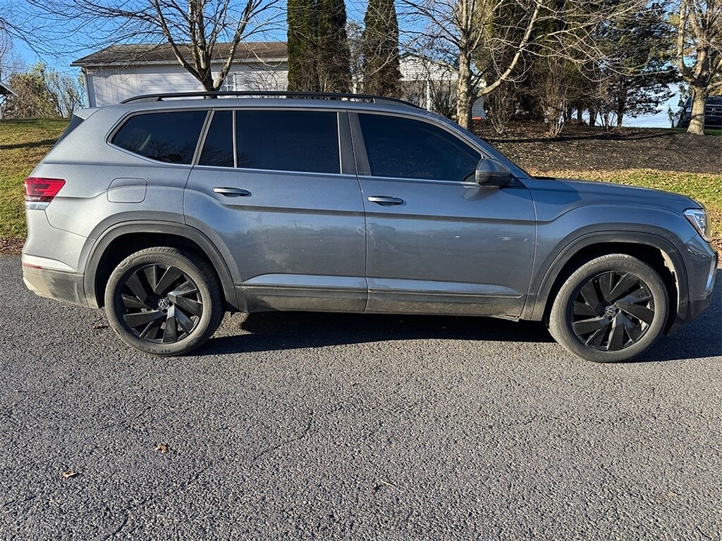2024 Volkswagen Atlas SE Technology photo 3