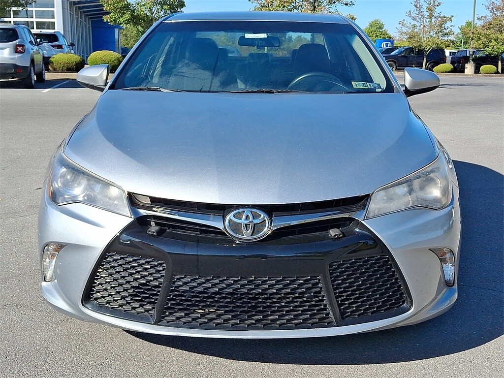 2017 Toyota Camry XSE photo 3