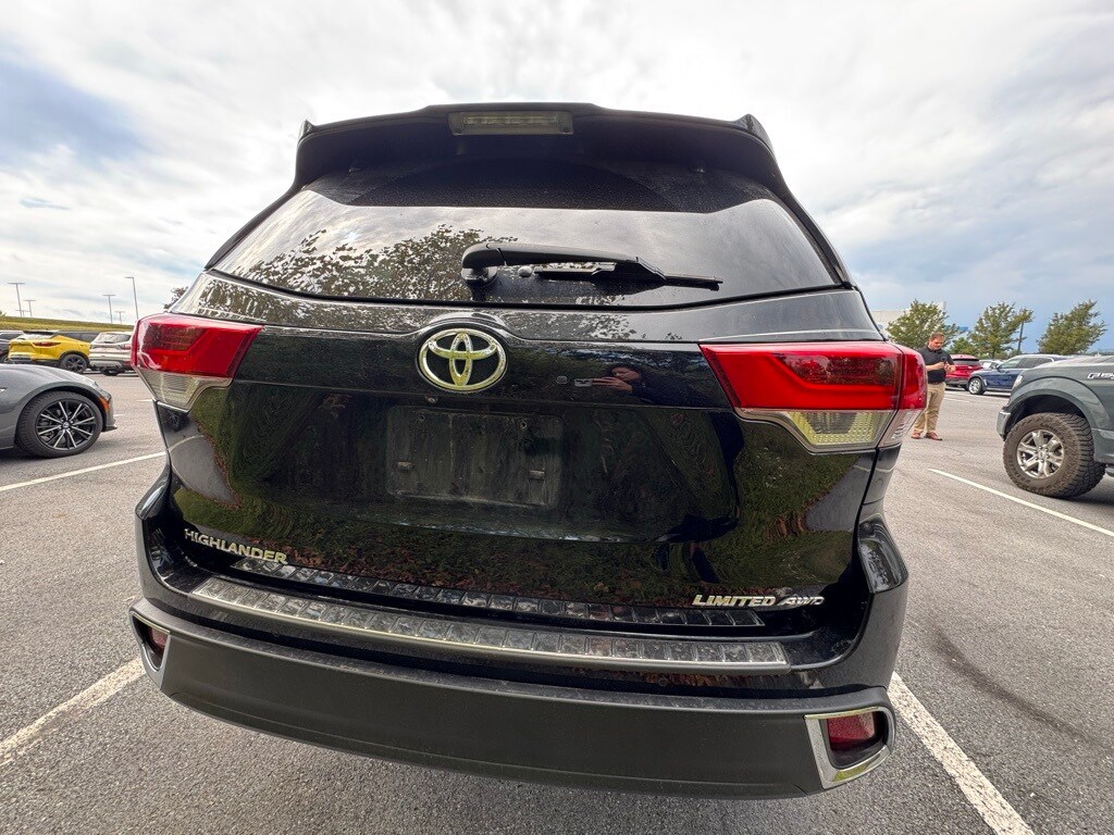 2019 Toyota Highlander Limited photo 2