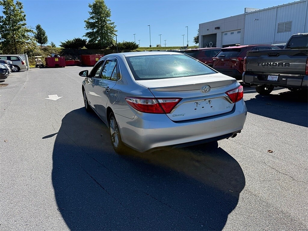 2017 Toyota Camry XSE photo 3