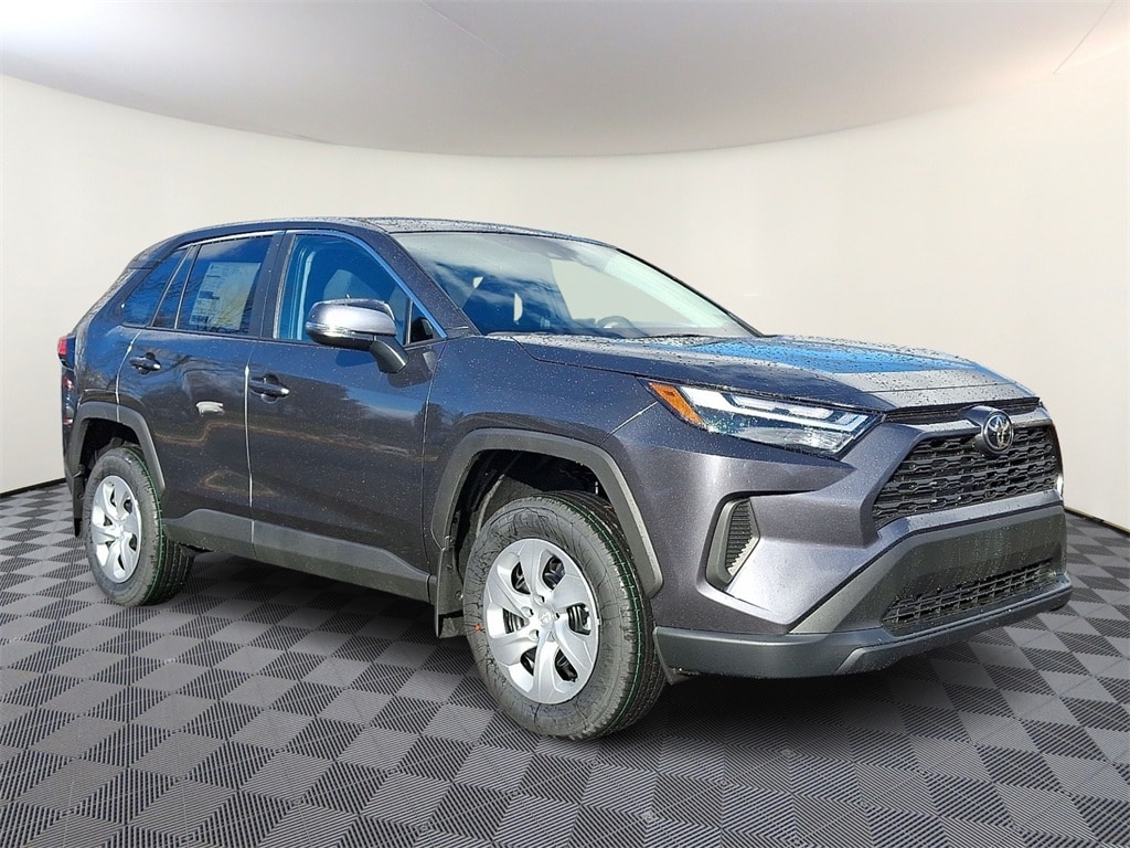 2025 Toyota RAV4 LE's photo