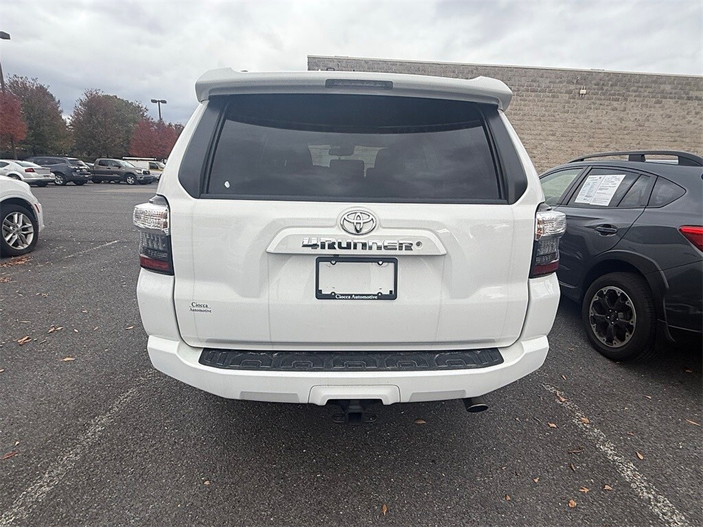 2020 Toyota 4Runner SR5 photo 4