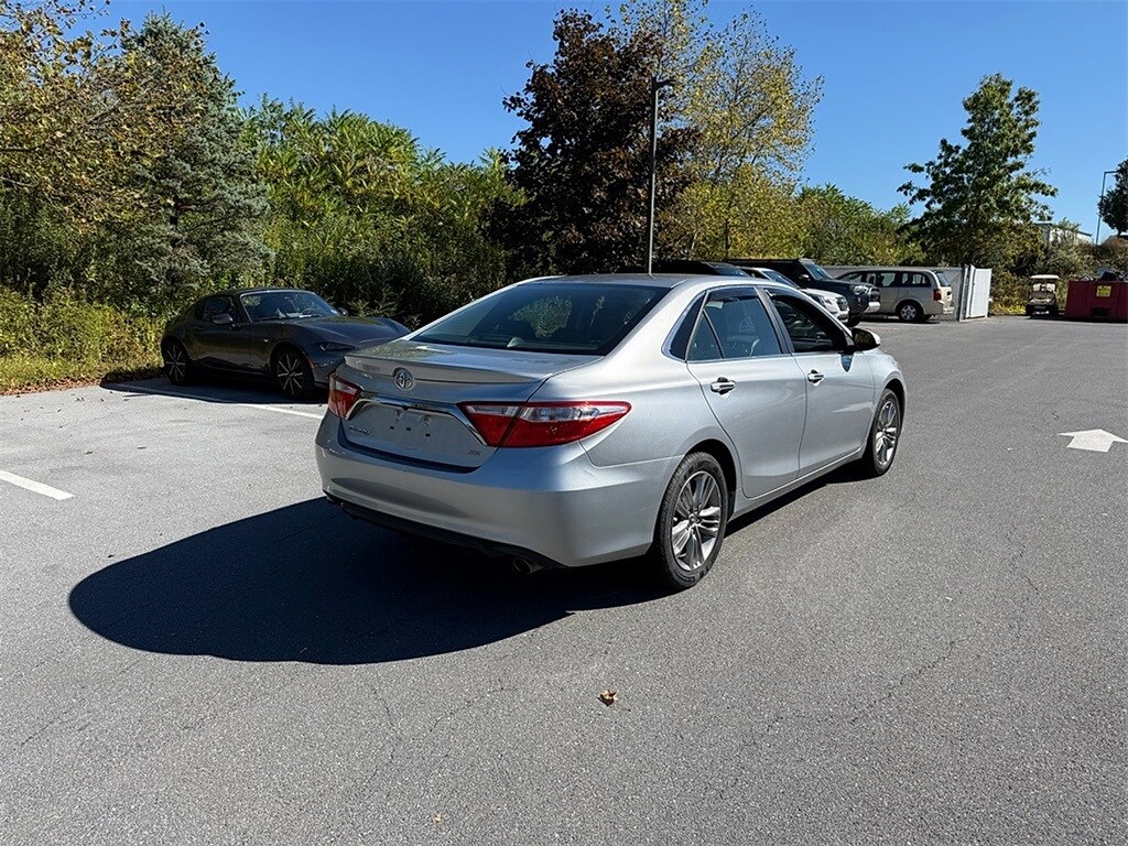 2017 Toyota Camry XSE photo 2