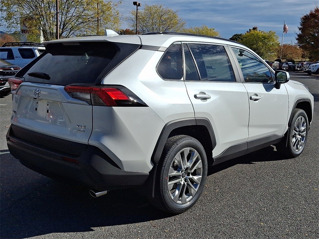 2025 Toyota RAV4 XLE Premium photo 4