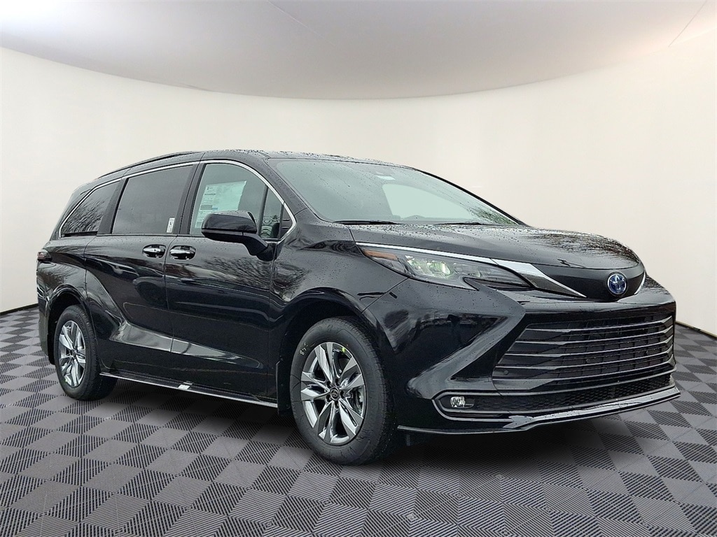 New 2025 Toyota Sienna XLE 7 PASSENGER