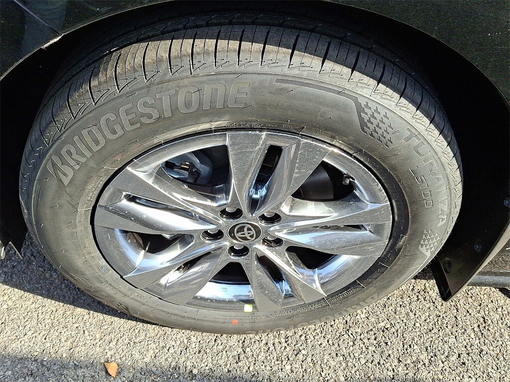 2025 Toyota Sienna XLE photo 4