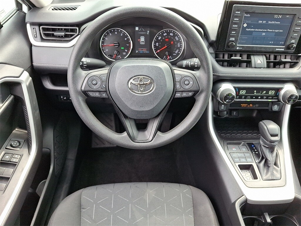 2022 Toyota RAV4 XLE photo 2