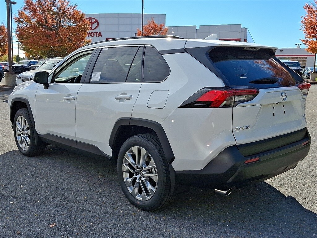 2025 Toyota RAV4 XLE Premium photo 3
