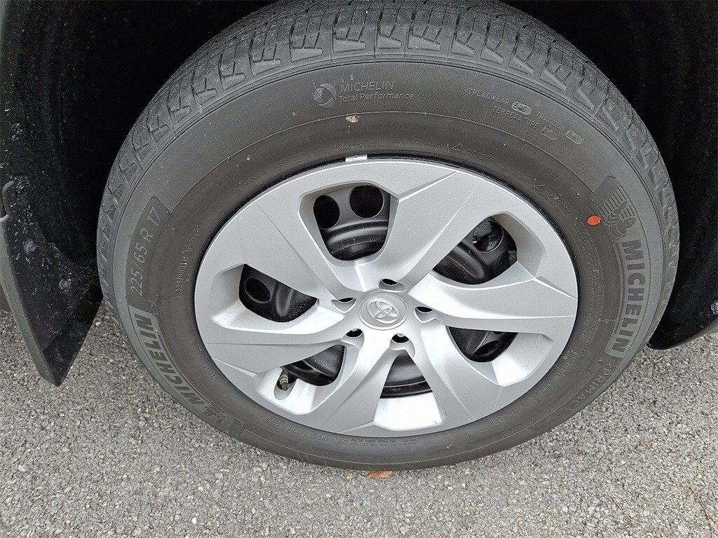 2025 Toyota RAV4 LE Sport photo 4