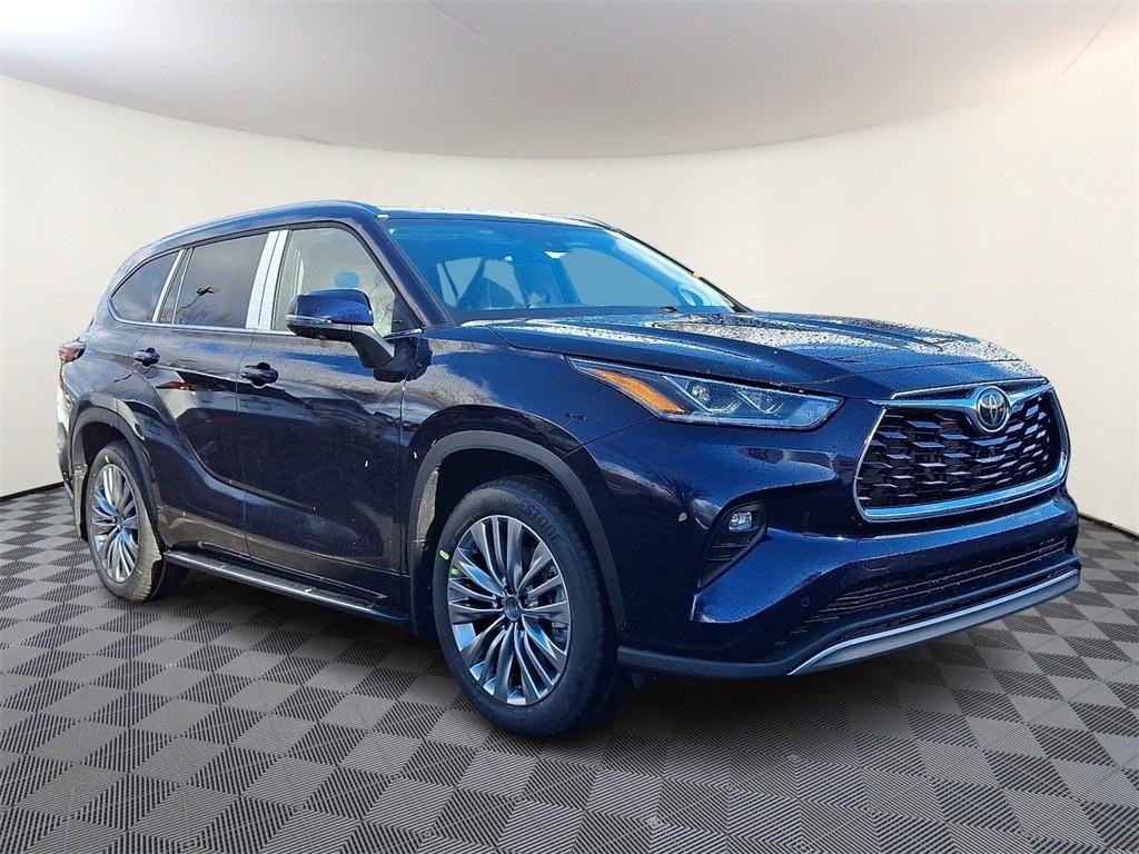 2026 Toyota Highlander Platinum's photo