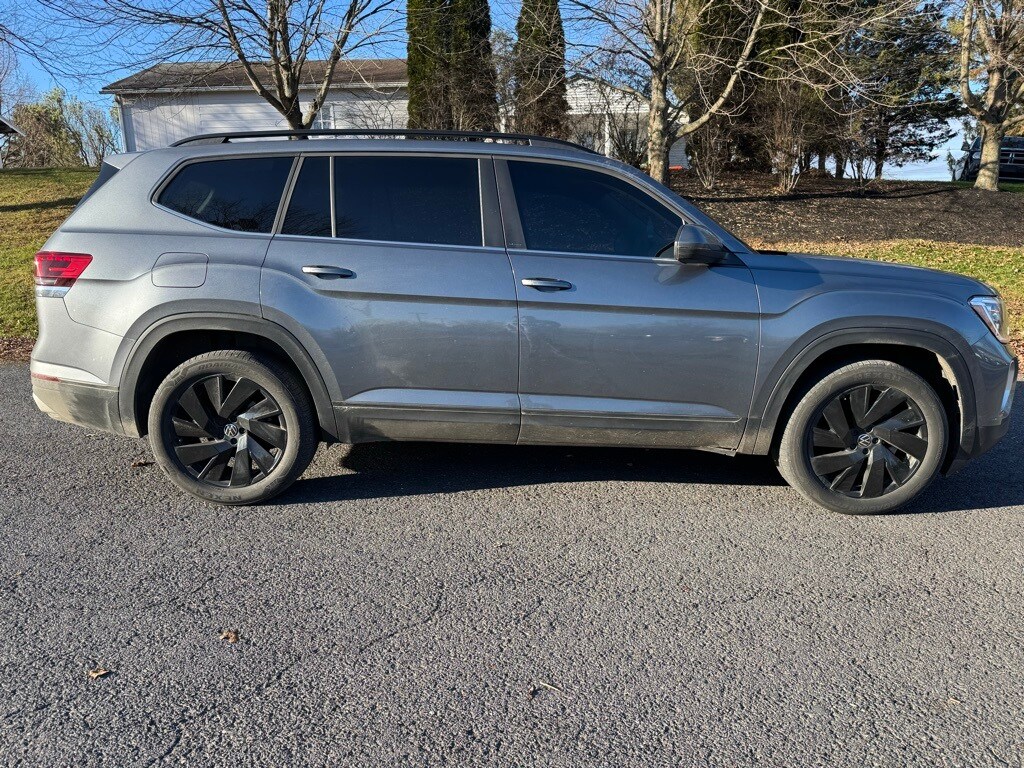 2024 Volkswagen Atlas SE Technology photo 3
