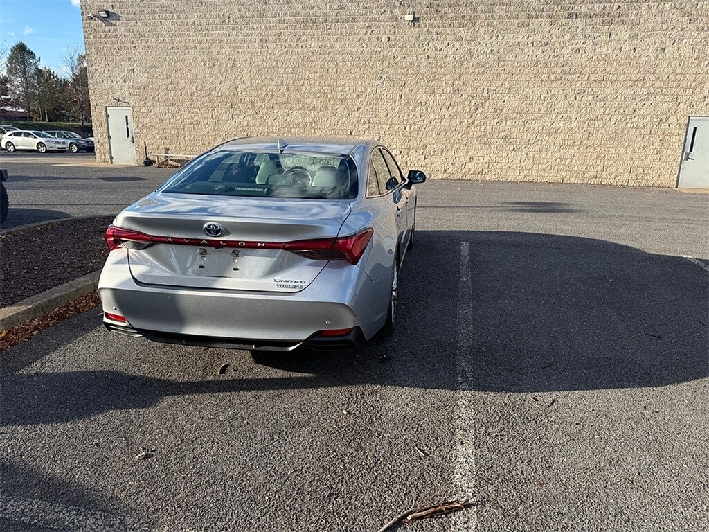 Used 2022 Toyota Avalon Hybrid Limited Sedan