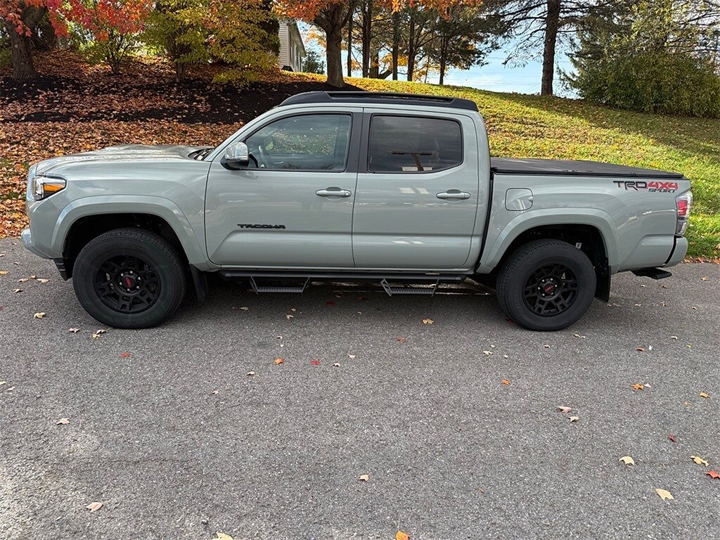 2023 Toyota Tacoma TRD Sport photo 3