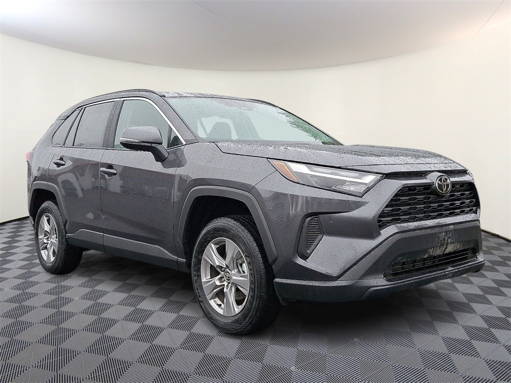 2025 Toyota RAV4 XLE's photo