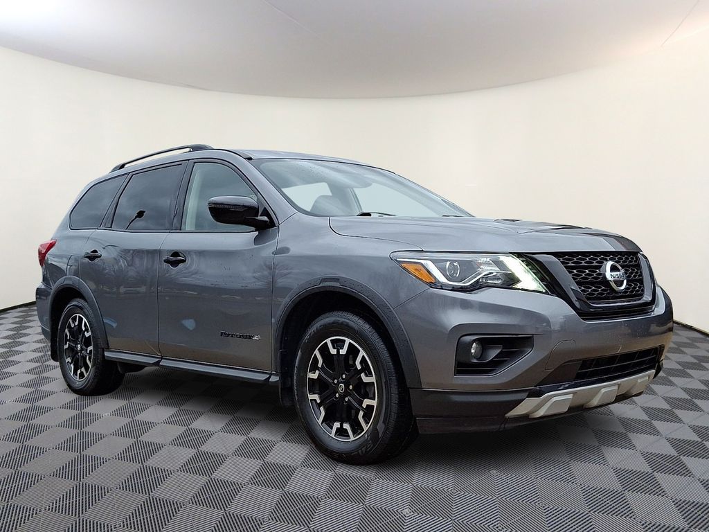 2020 Nissan Pathfinder SV