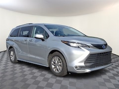 2023 Toyota Sienna XLE Minivan/Van