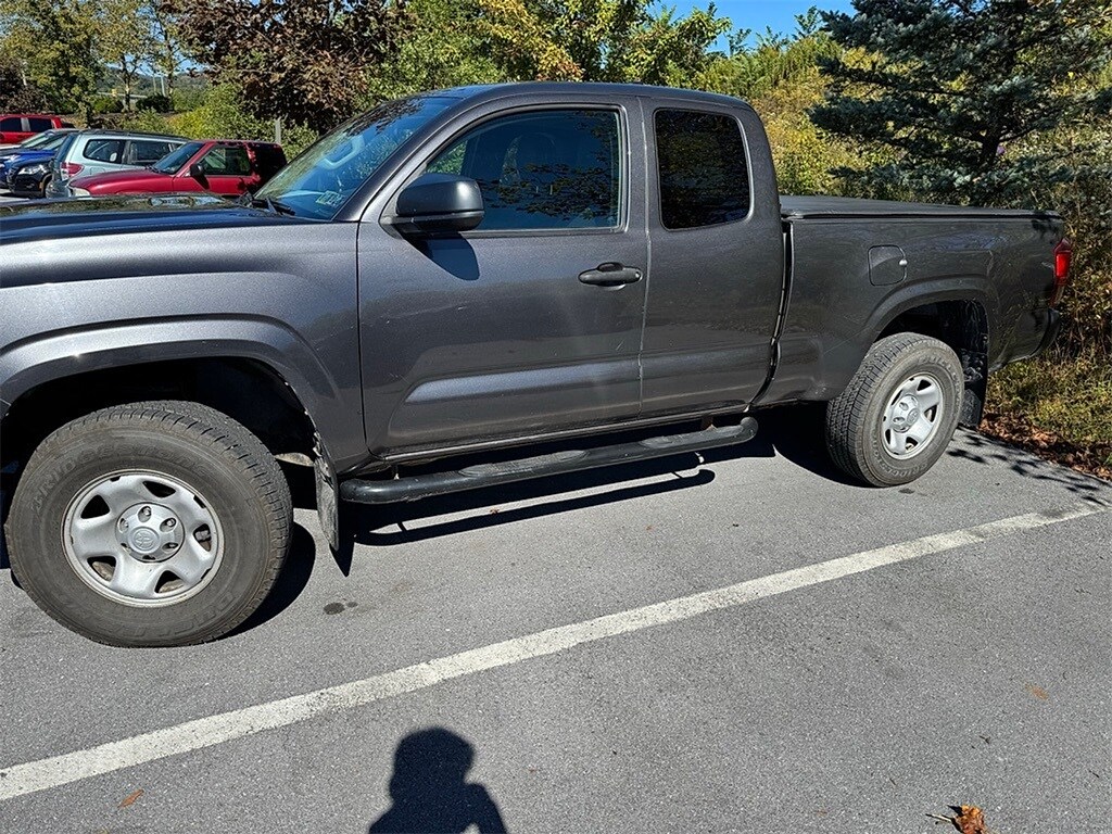 2019 Toyota Tacoma SR photo 3