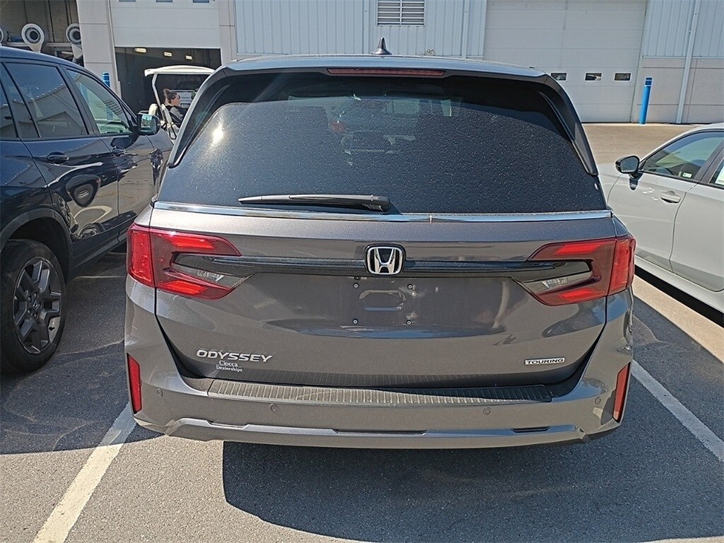 2025 Honda Odyssey Touring photo 4