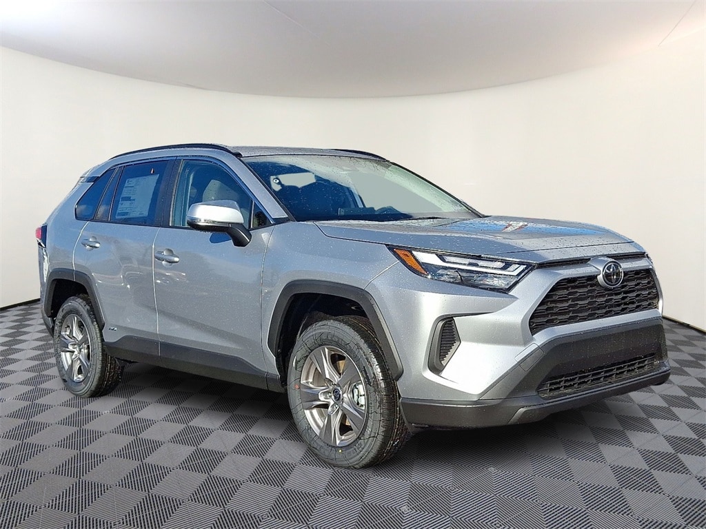 2025 Toyota RAV4 XLE's photo