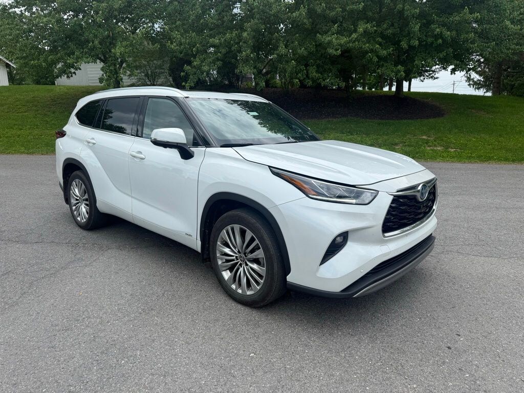 Used 2023 Toyota Highlander Hybrid Platinum SUV