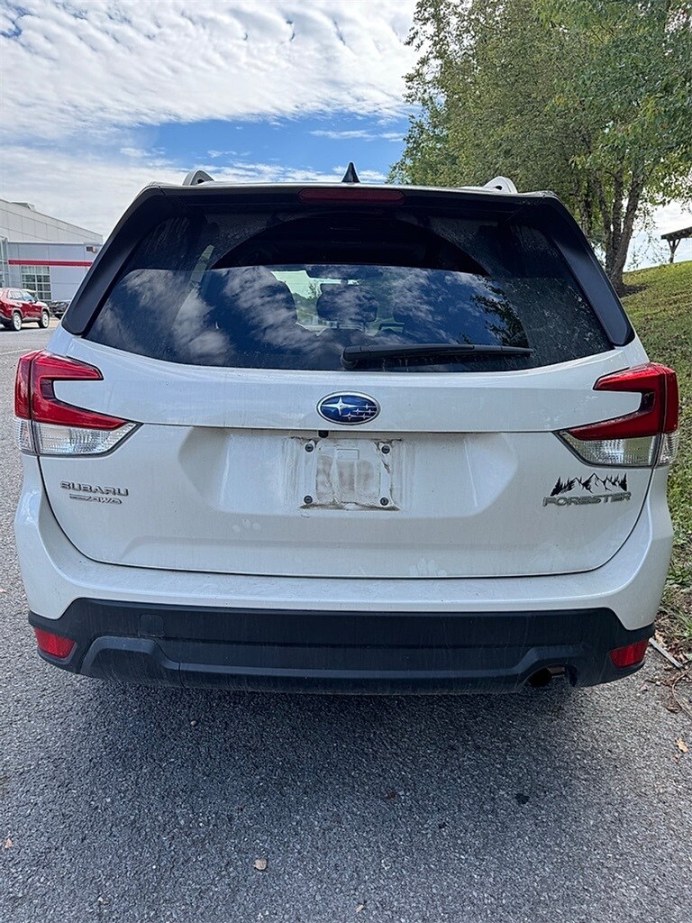 2024 Subaru Forester Premium photo 3