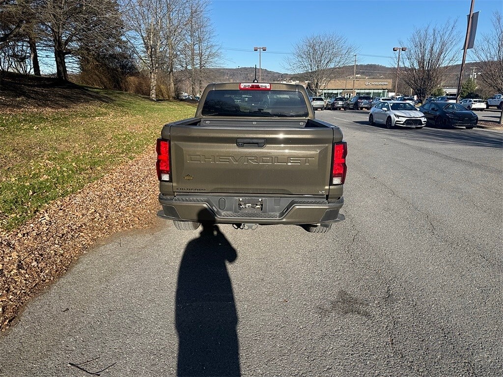 2024 Chevrolet Colorado LT photo 2