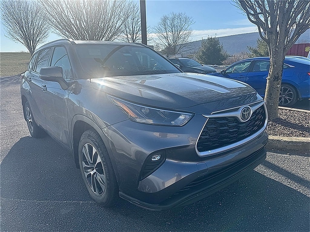 2022 Toyota Highlander XLE's photo