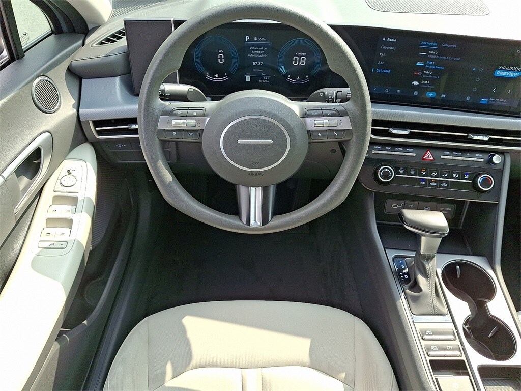 2025 Hyundai Sonata SE photo 2