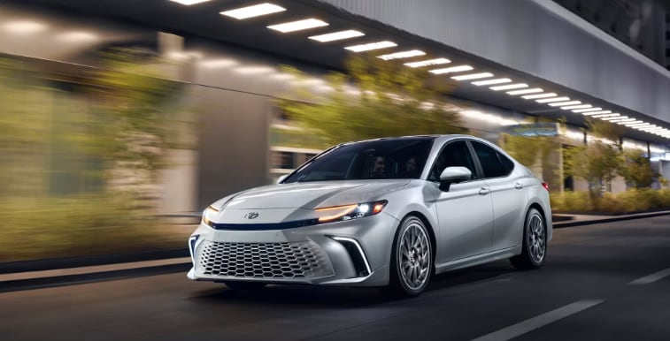 2025 toyota camry mpg