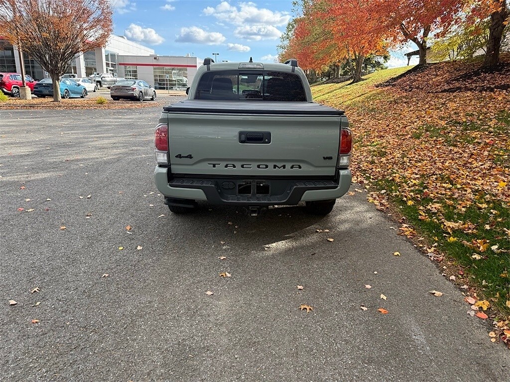 2023 Toyota Tacoma TRD Sport photo 2