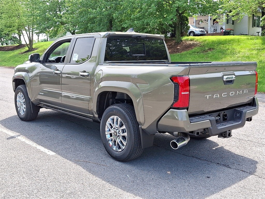 2025 Toyota Tacoma Limited photo 3