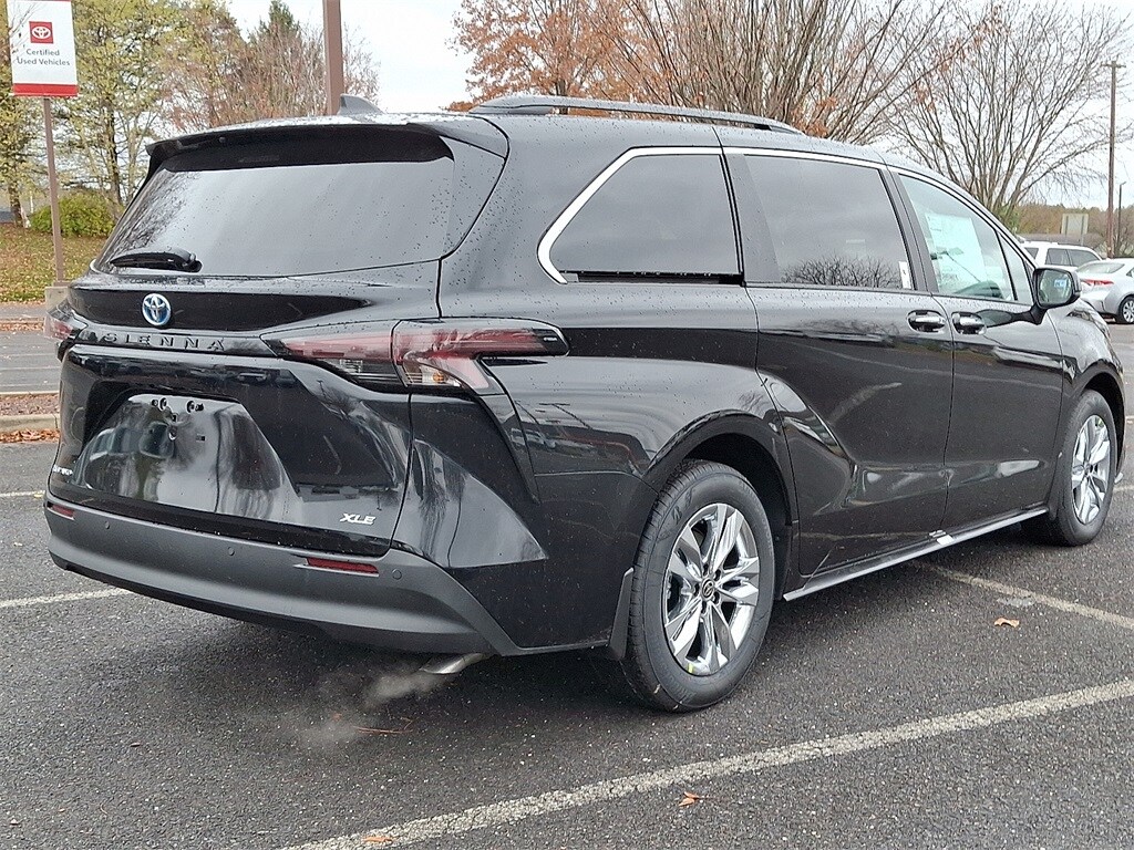 New 2025 Toyota Sienna XLE 7 PASSENGER