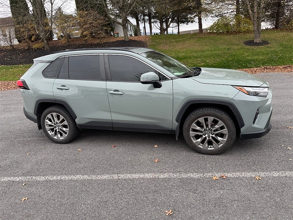 2022 Toyota RAV4 XLE Premium photo 2