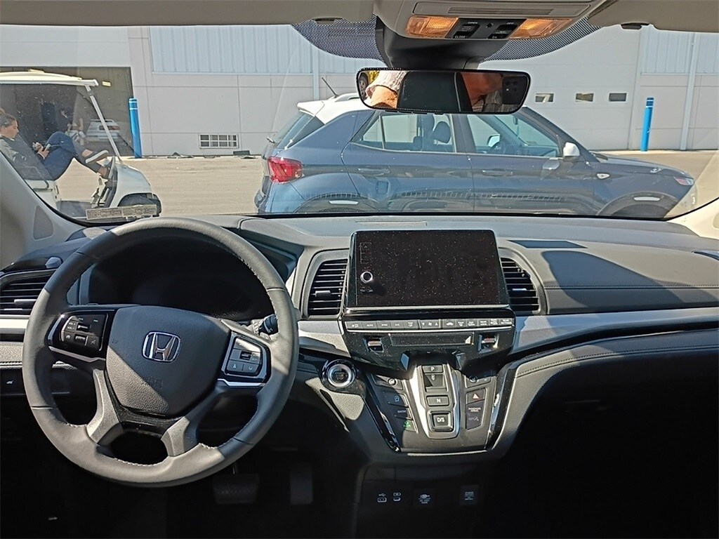 2025 Honda Odyssey Touring photo 3