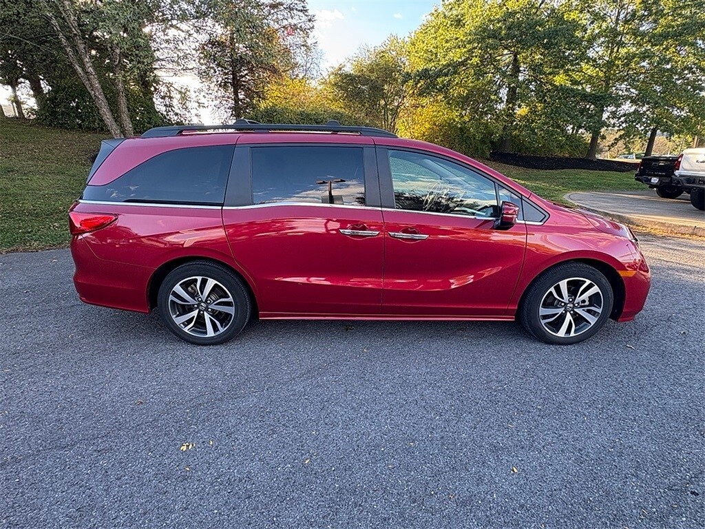 2024 Honda Odyssey Touring photo 3