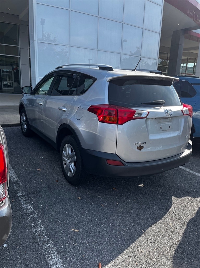 Used 2015 Toyota RAV4 LE with VIN JTMBFREV1FJ042793 for sale in York, PA